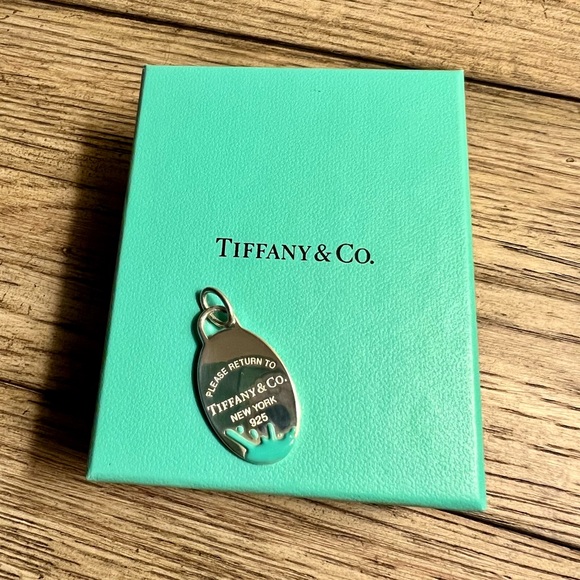 Tiffany & Co. Medium Oval “Splash” Tag Charm - Picture 1 of 4
